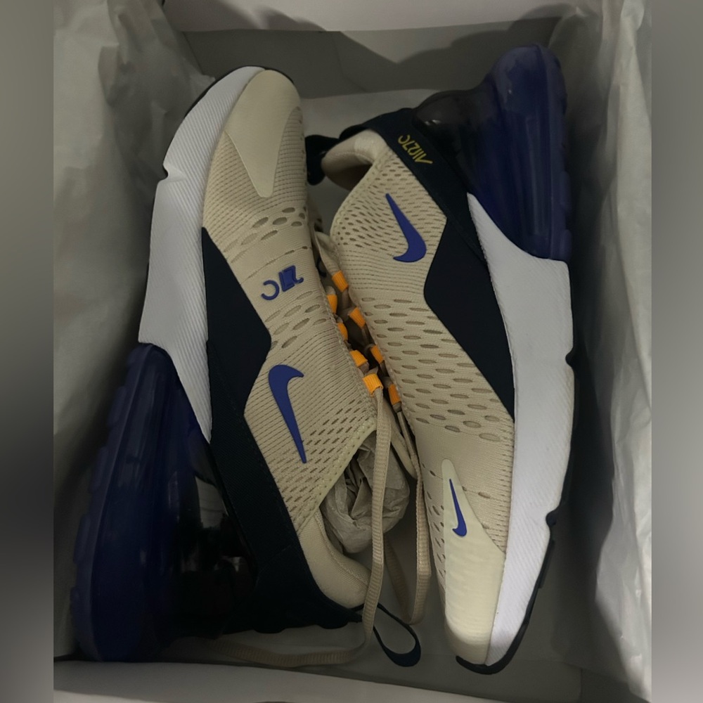 Woman Air Max 270